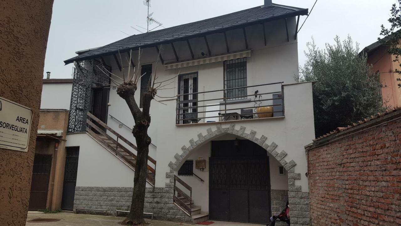 Typical Mountain Mansarda Close To Fiera Rho Milano Mind Pero Extérieur photo